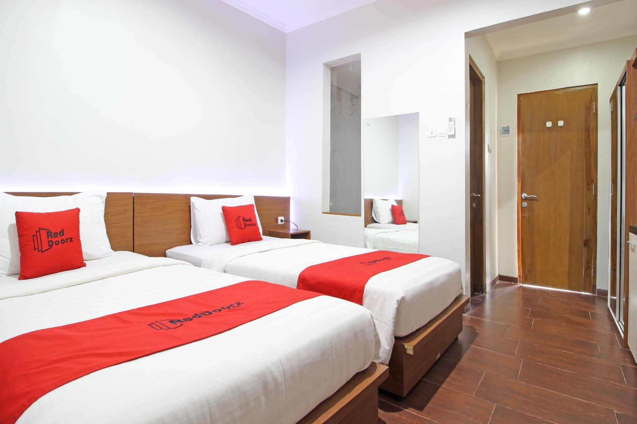 Reddoorz Near Jogja City Mall Melati Esterno foto