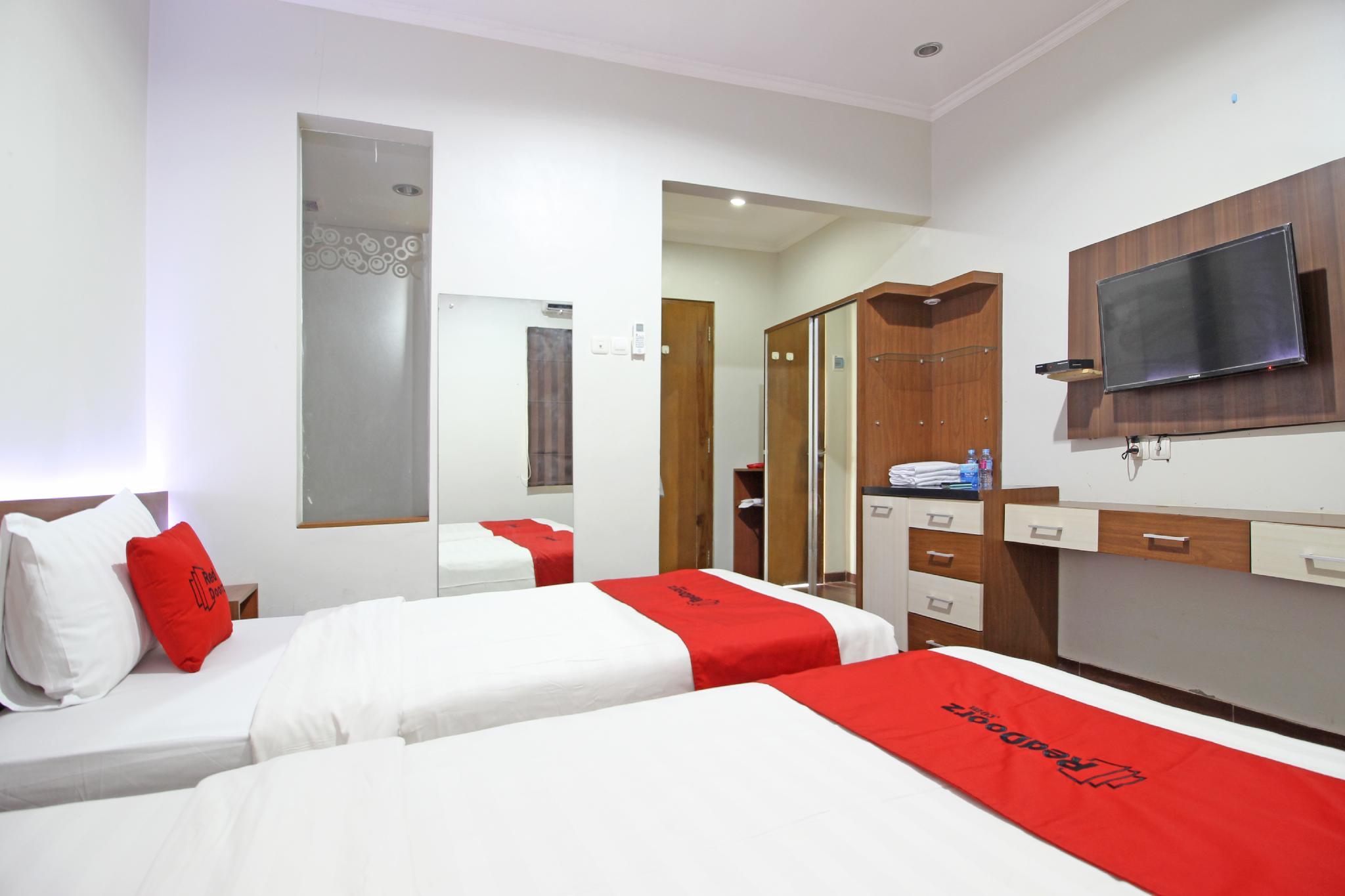 Reddoorz Near Jogja City Mall Melati Esterno foto